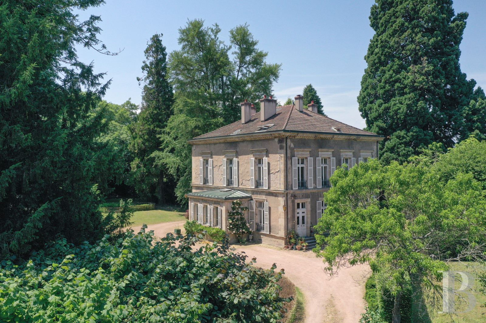 En Saône-et-Loire, au cœur de la ville d’Autun, une demeure d’inspiration palladienne dans un parc de près d’un hectare - photo  n°26